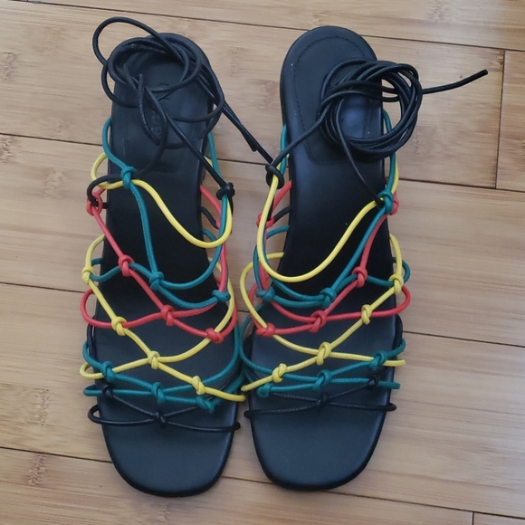 Chloe Runway Black Rainbow Sandals! size 10 - Picture 3 of 11